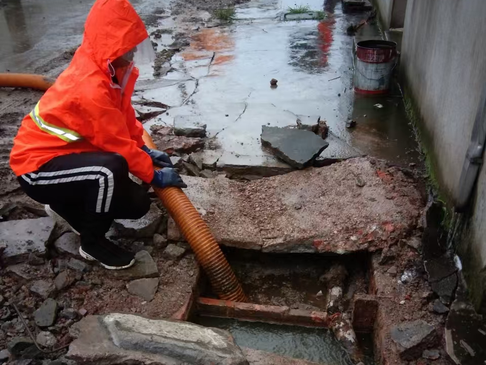 松阳专业清理污水池 炜誉市政以规范流程守护城市 “肠道”