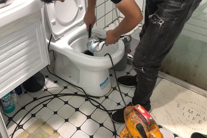 松阳马桶堵塞自己疏通还是找师傅？专业上门服务让你省时更省心